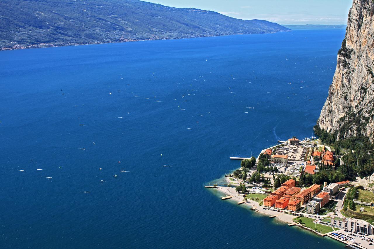 Campione Ora Apartments By Gardadomusmea Campione del Garda Exterior photo