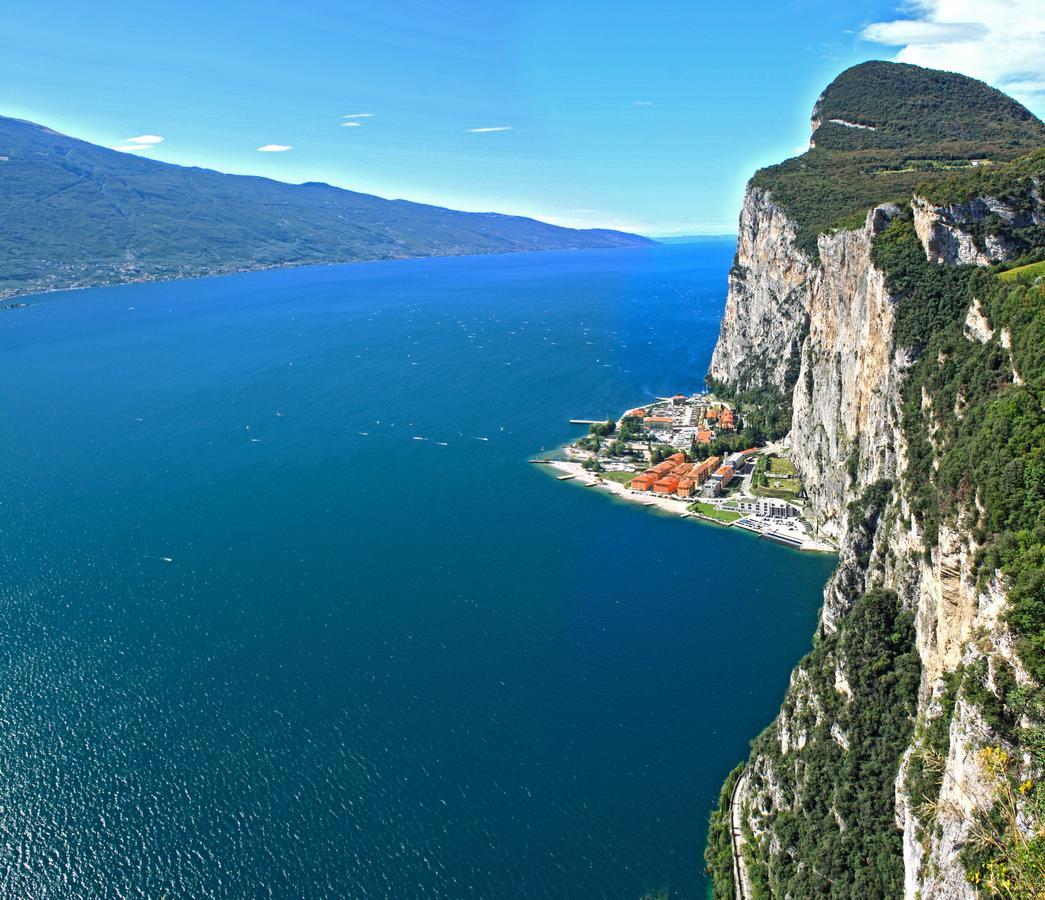 Campione Ora Apartments By Gardadomusmea Campione del Garda Exterior photo
